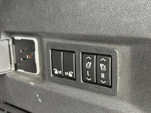 Used 2021 Chevrolet Tahoe RST w/ Luxury Package AWD/4WD image 11