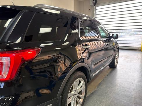 Used 2018 Ford Explorer Limited w/ Equipment Group 301A AWD/4WD image 9