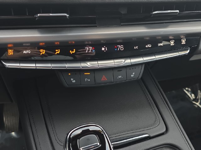 Certified 2024 Cadillac XT4 Luxury w/ Cold Weather Package AWD/4WD image 24
