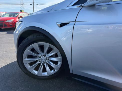 Used 2018 Tesla Model X 75D image 56