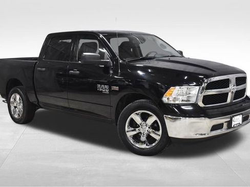 Used 2023 RAM 1500 Classic SLT image 3