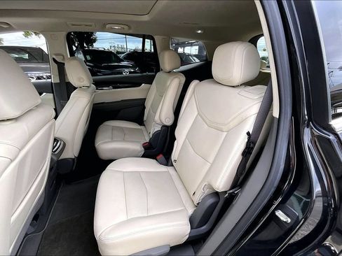Used 2020 Cadillac XT6 Premium Luxury FWD image 35