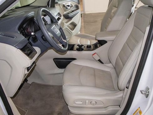 Used 2023 GMC Terrain Denali image 8