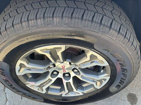 Certified 2025 GMC Sierra 1500 SLT image 13