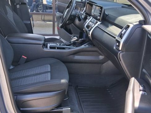 Used 2021 Kia Sorento LX AWD/4WD image 14