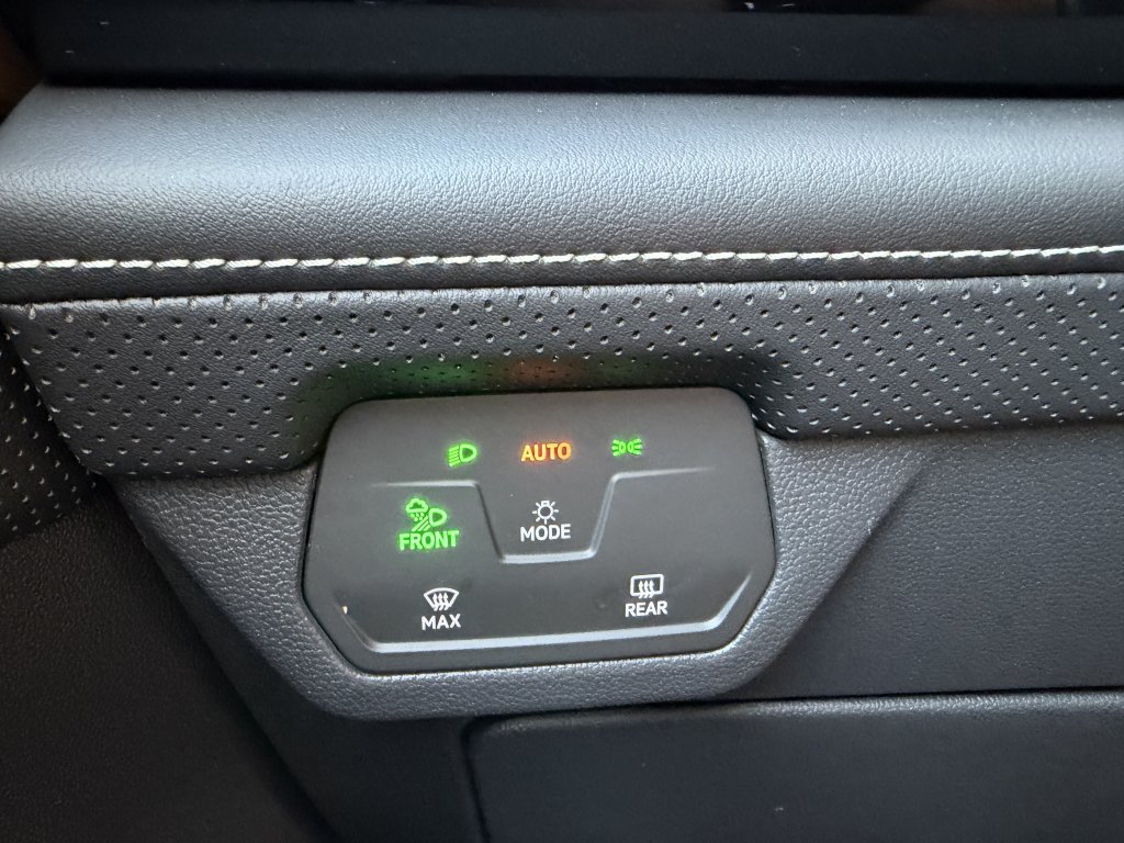 Used 2024 Volkswagen Atlas SE w/ Panoramic Sunroof Package FWD image 31