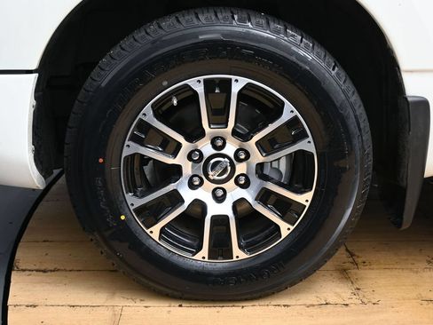 Used 2021 Nissan Titan SV w/ SV Convenience Package RWD image 11