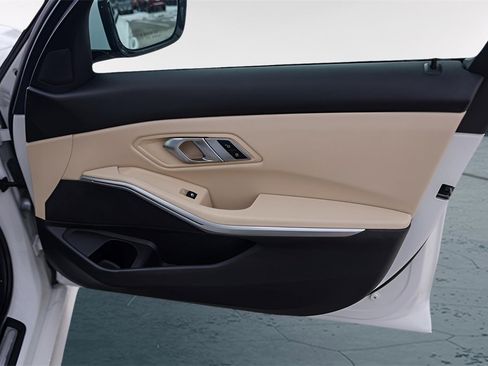 Used 2023 BMW 330i Sedan w/ Premium Package image 31