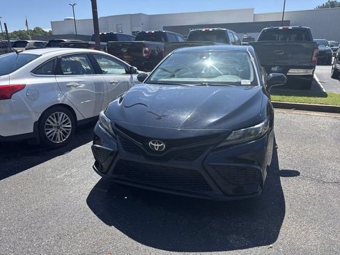 Used 2021 Toyota Camry SE FWD image 6