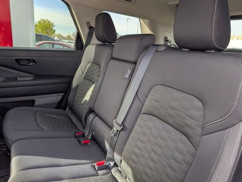 Used 2025 Nissan Pathfinder SV AWD/4WD image 8