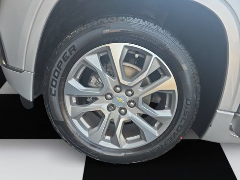 Used 2021 Chevrolet Traverse Premier FWD image 14