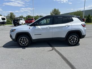 Used 2025 Jeep Compass Trailhawk AWD/4WD video 4