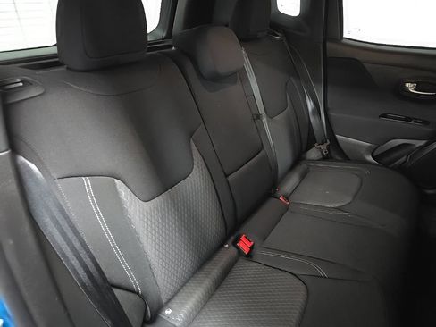 Used 2021 Jeep Renegade Latitude AWD/4WD image 16