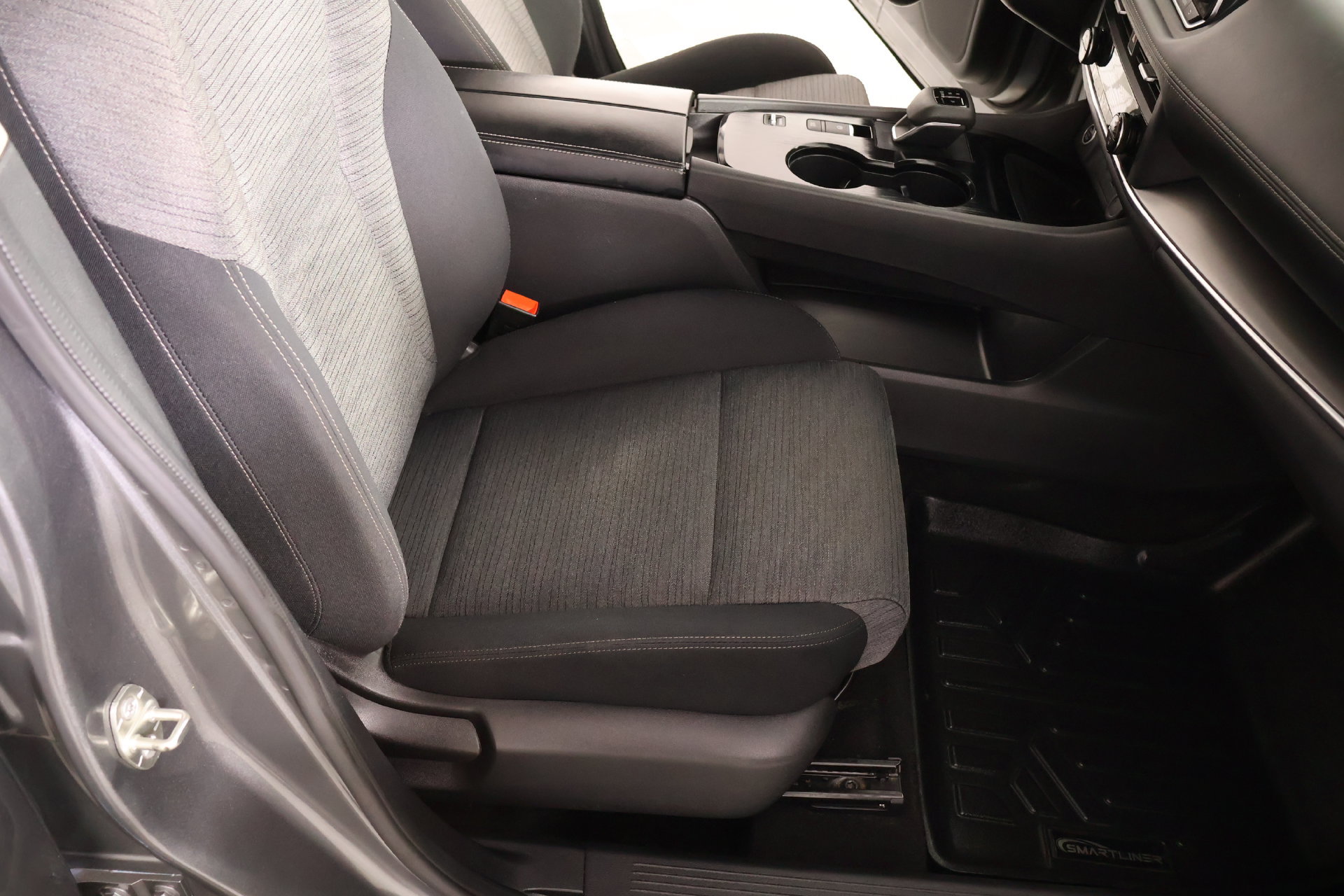 Used 2023 Nissan Rogue SV FWD image 12
