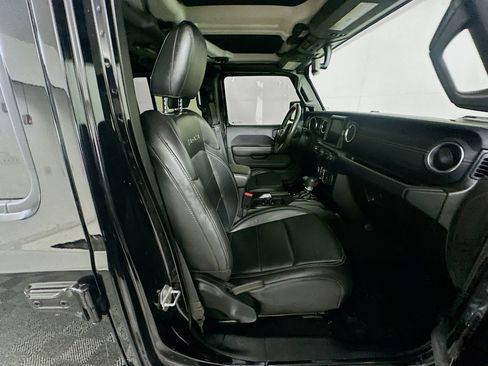 Used 2019 Jeep Wrangler Unlimited Sahara AWD/4WD image 29