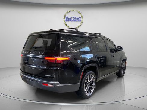 Used 2022 Jeep Wagoneer Series III w/ Premium Group I image 5