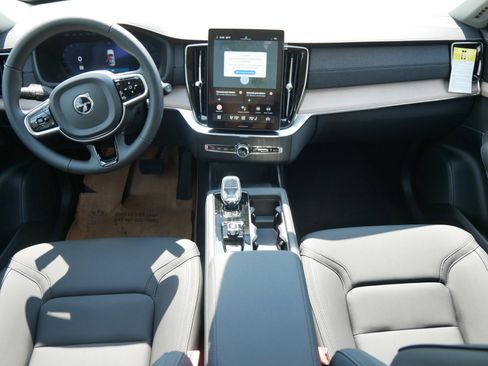 New 2025 Volvo XC90 B6 Plus w/ Protection Package image 7