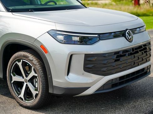 New 2025 Volkswagen Tiguan SE image 39