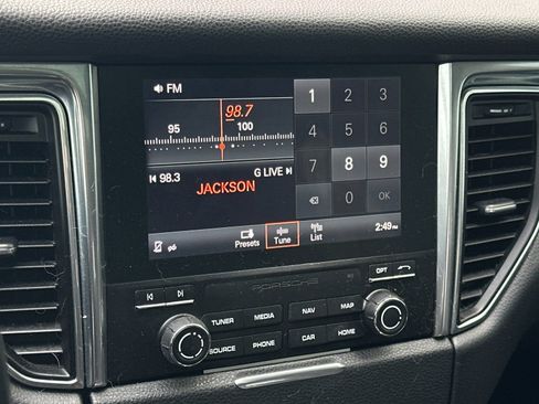 Used 2017 Porsche Macan image 16