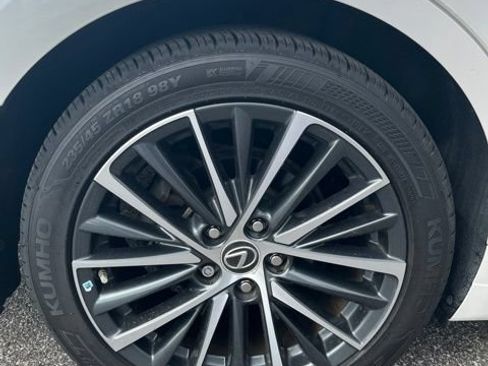Certified 2022 Lexus ES 350 w/ Premium Package FWD image 5