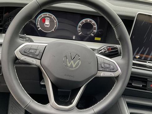 New 2026 Volkswagen Tiguan SE image 9