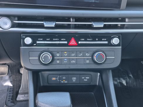 Used 2025 Hyundai Santa Cruz SE FWD image 24