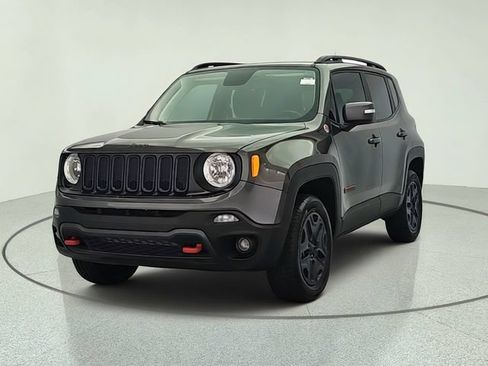 Used 2018 Jeep Renegade Trailhawk AWD/4WD image 2