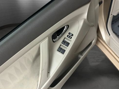 Used 2011 Toyota Camry FWD image 24