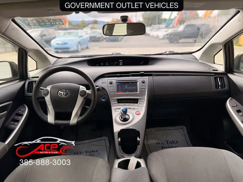 Used 2014 Toyota Prius One image 9