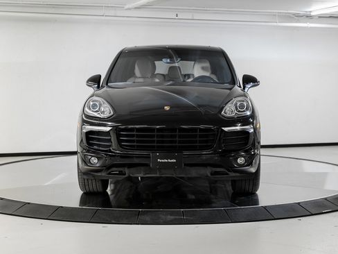 Certified 2017 Porsche Cayenne Platinum Edition image 10