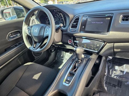 Used 2017 Honda HR-V EX image 11