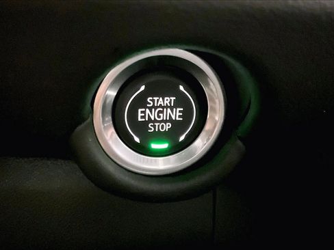 Used 2025 Chevrolet Suburban High Country image 33