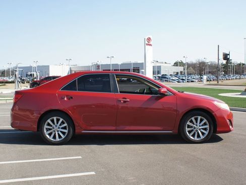 Used 2012 Toyota Camry XLE w/ Leather Pkg image 14