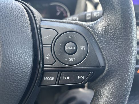 Used 2025 Toyota RAV4 XLE AWD/4WD image 23