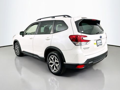 Used 2023 Subaru Forester Premium image 5