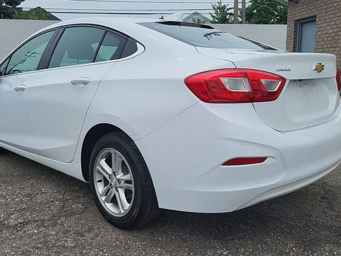 Used 2017 Chevrolet Cruze LT FWD image 8