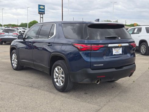 Used 2022 Chevrolet Traverse LS image 5