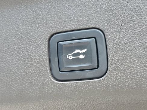 Used 2022 GMC Yukon Denali AWD/4WD image 12