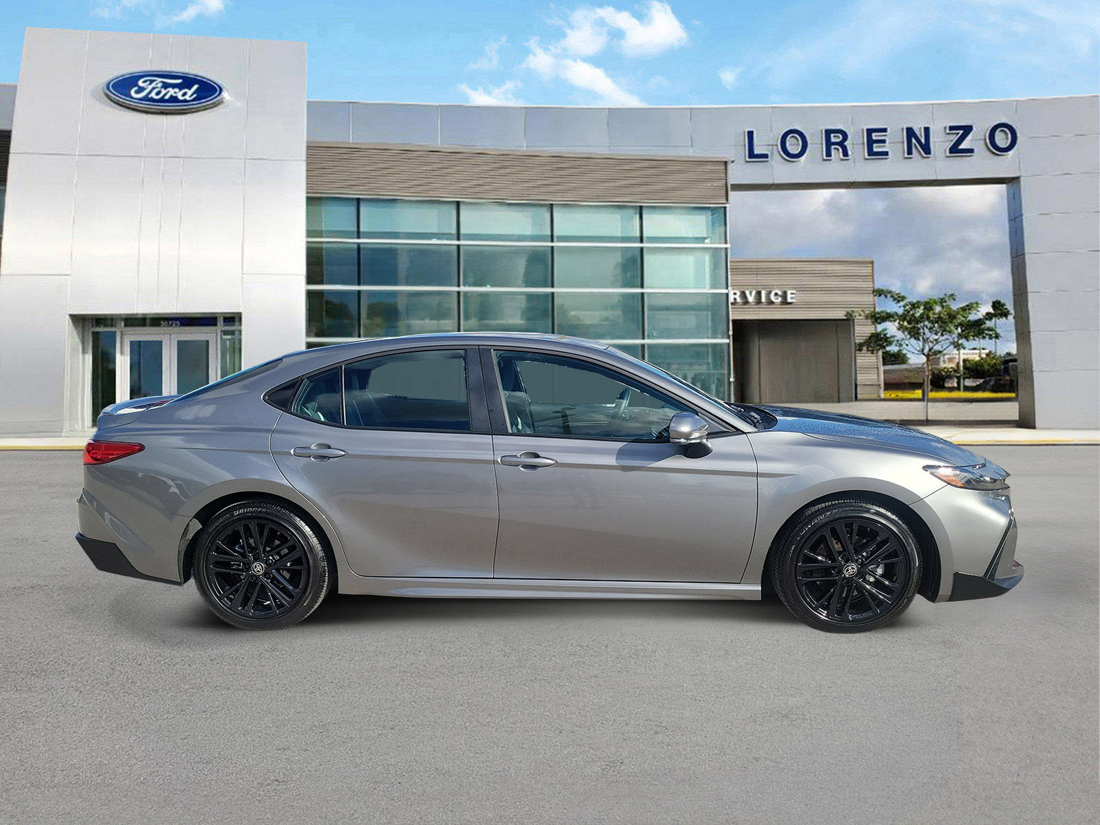 Used 2026 Toyota Camry SE FWD image 4