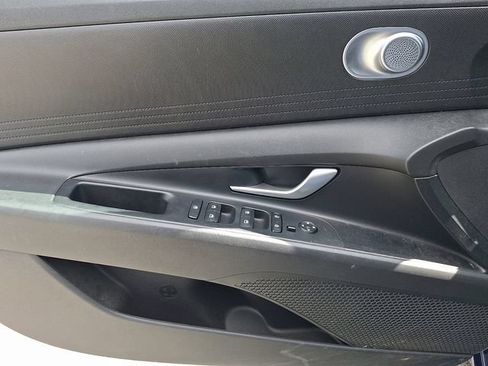 Certified 2022 Hyundai Elantra SE FWD image 12