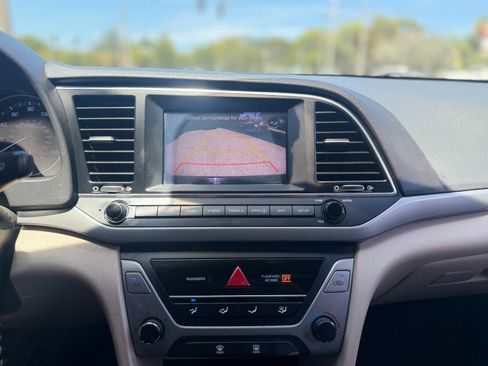Used 2017 Hyundai Elantra SE FWD image 19