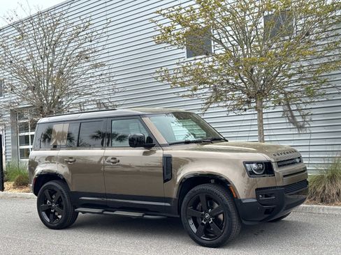 Certified 2025 Land Rover Defender 110 X-Dynamic SE image 7