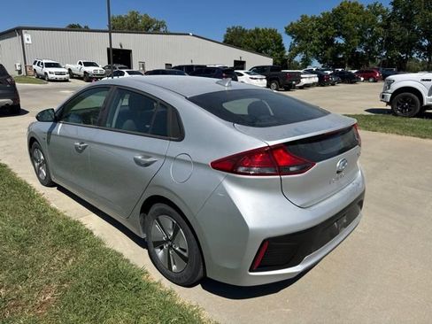 Used 2019 Hyundai Ioniq Blue FWD image 2