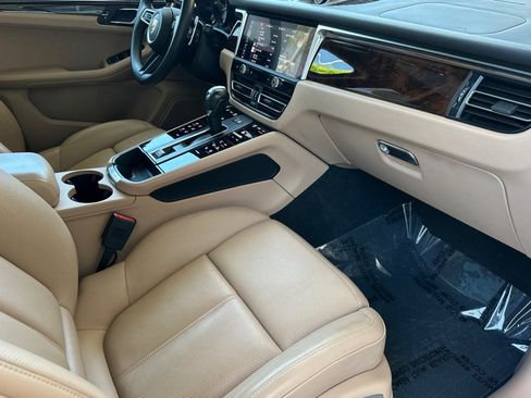 Certified 2023 Porsche Macan S AWD/4WD image 16