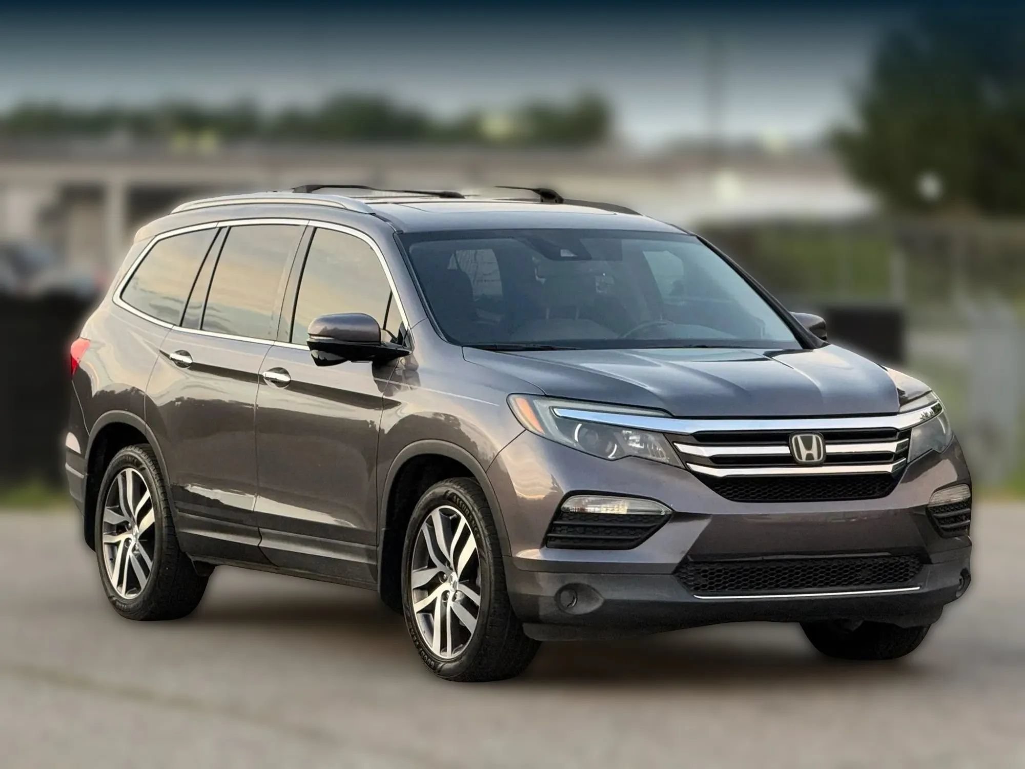 Used 2017 Honda Pilot Touring image 1