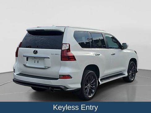 Used 2022 Lexus GX 460 Premium w/ Accessory Package AWD/4WD image 9