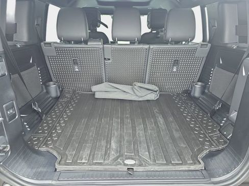 Certified 2025 Land Rover Defender 110 X-Dynamic SE AWD/4WD image 14