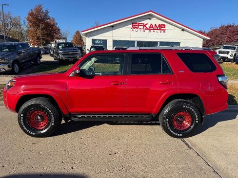 Used 2018 Toyota 4Runner SR5 Premium image 2