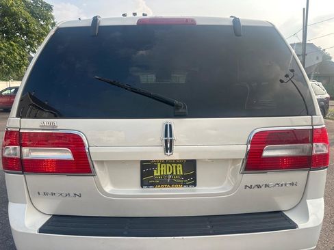 Used 2007 Lincoln Navigator Ultimate image 4