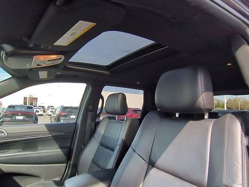 Used 2018 Jeep Grand Cherokee Limited image 10